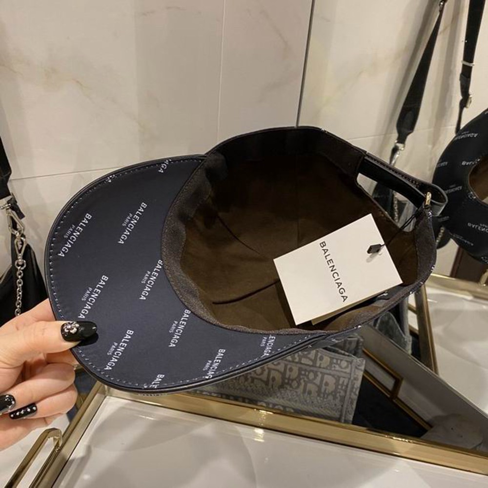 Ba*len*cia*ga hat